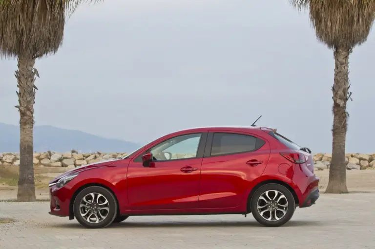 Mazda2 MY2015 - 10