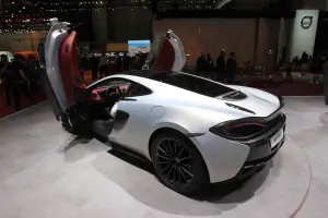 McLaren 570 GT - Salone di Ginevra 2016