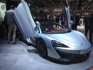 McLaren 570GT - Salone di Ginevra 2016