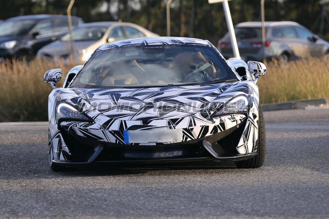 McLaren 570S GT - foto spia 23-11-2015