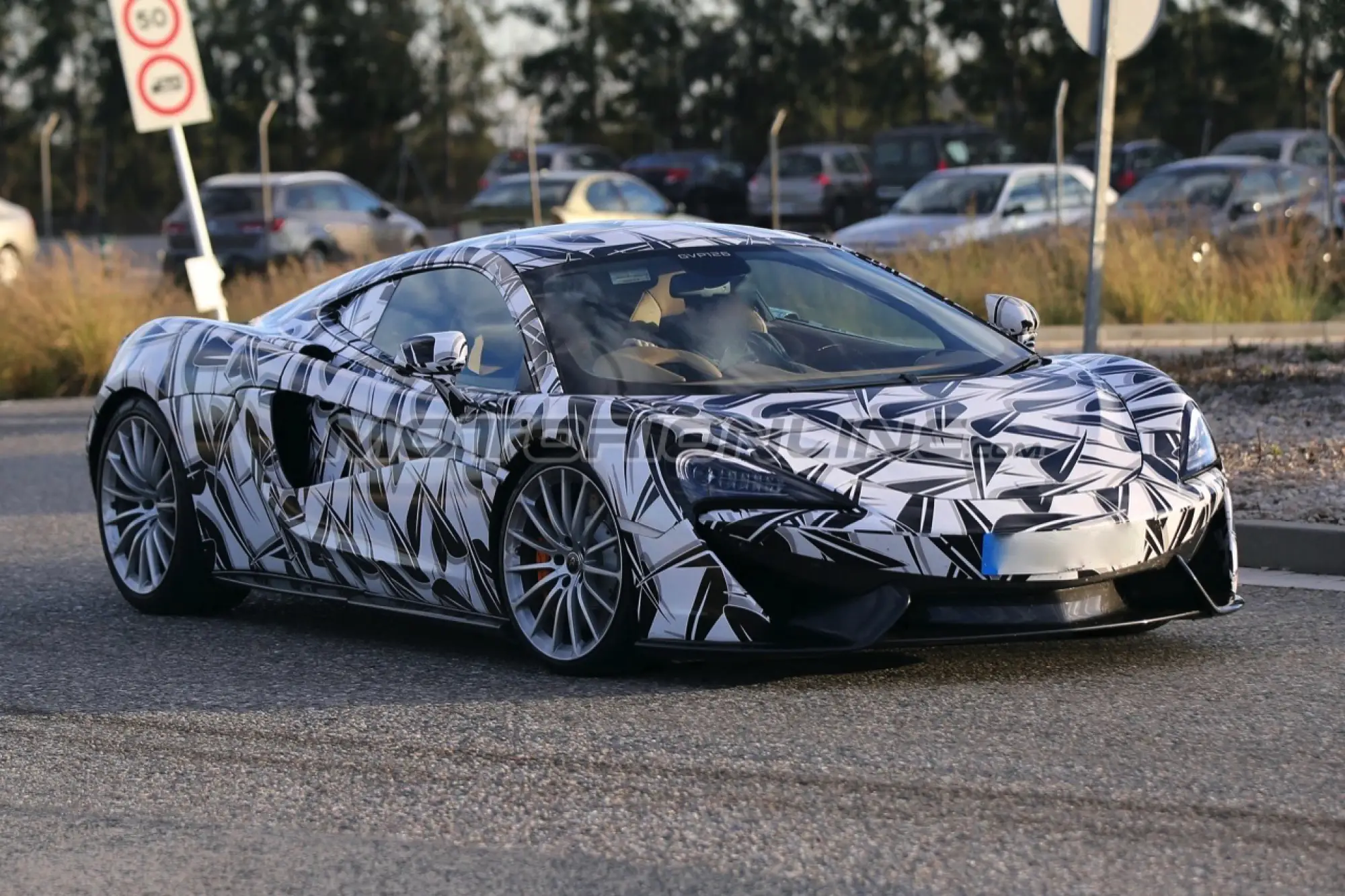 McLaren 570S GT - foto spia 23-11-2015 - 2