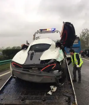 McLaren 570S - incidente a Shanghai - 1