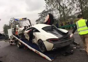 McLaren 570S - incidente a Shanghai - 2