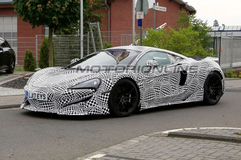 McLaren 600LT foto spia 26 giugno 2017 - 3