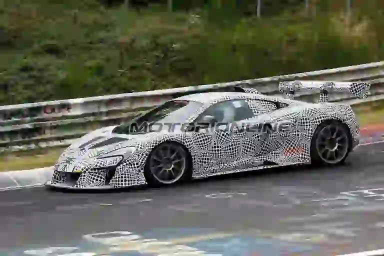 McLaren 675LT foto spia 21 settembre 2017 - 1