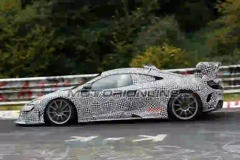 McLaren 675LT foto spia 21 settembre 2017 - 4