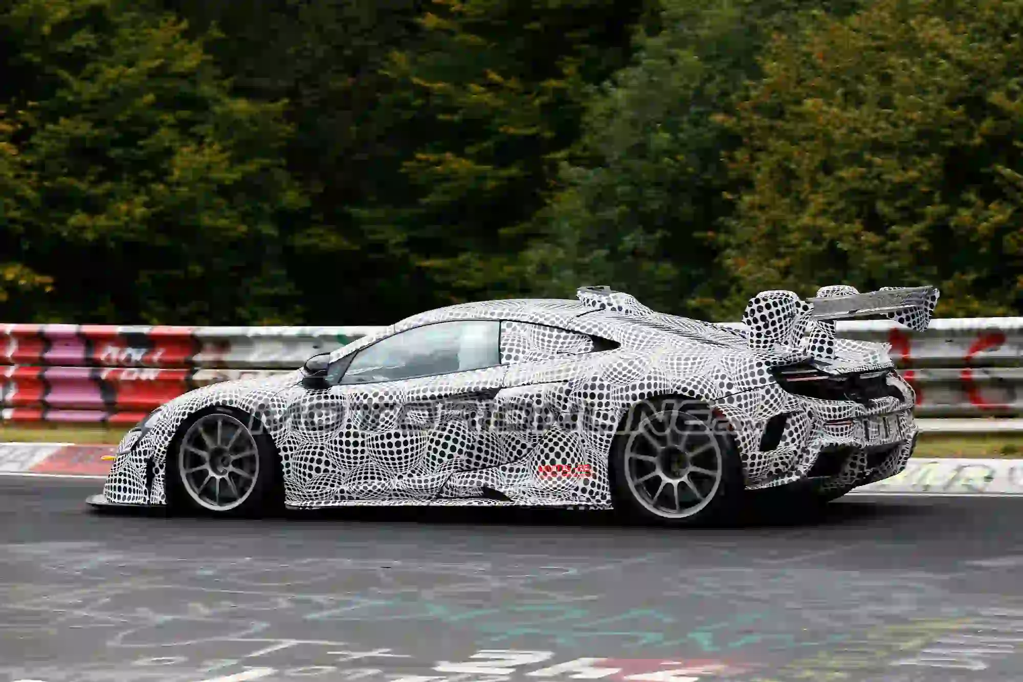 McLaren 675LT foto spia 21 settembre 2017 - 5