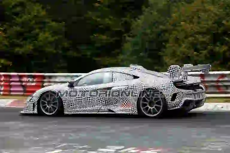 McLaren 675LT foto spia 21 settembre 2017 - 5