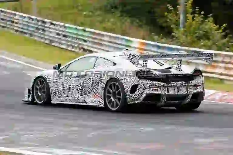 McLaren 675LT foto spia 21 settembre 2017 - 6