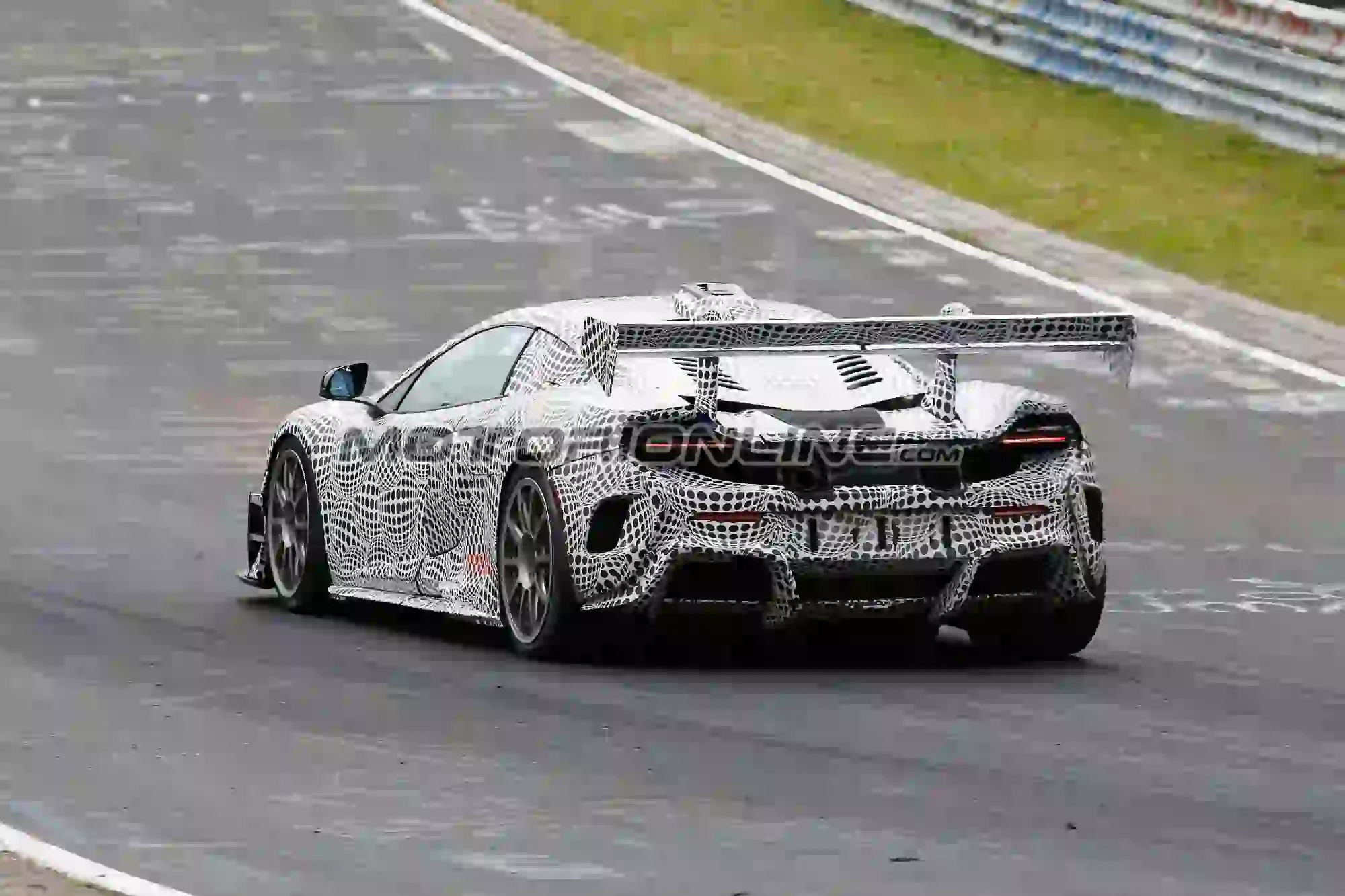 McLaren 675LT foto spia 21 settembre 2017 - 7