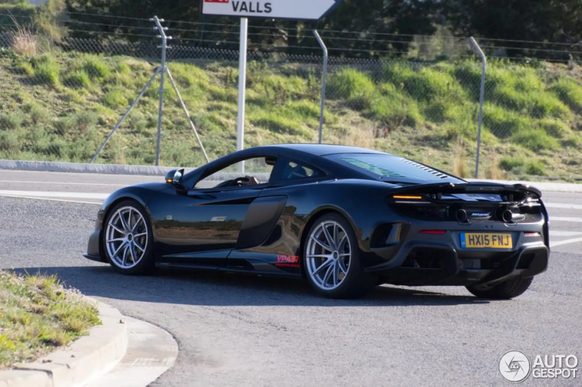 McLaren 675LT - Foto spia 30-03-2015 - 2