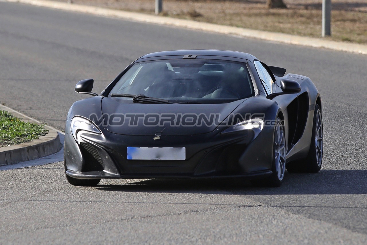 McLaren 675LT Spider - Foto spia 25-11-2015