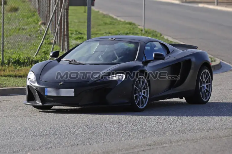 McLaren 675LT Spider - Foto spia 25-11-2015 - 2