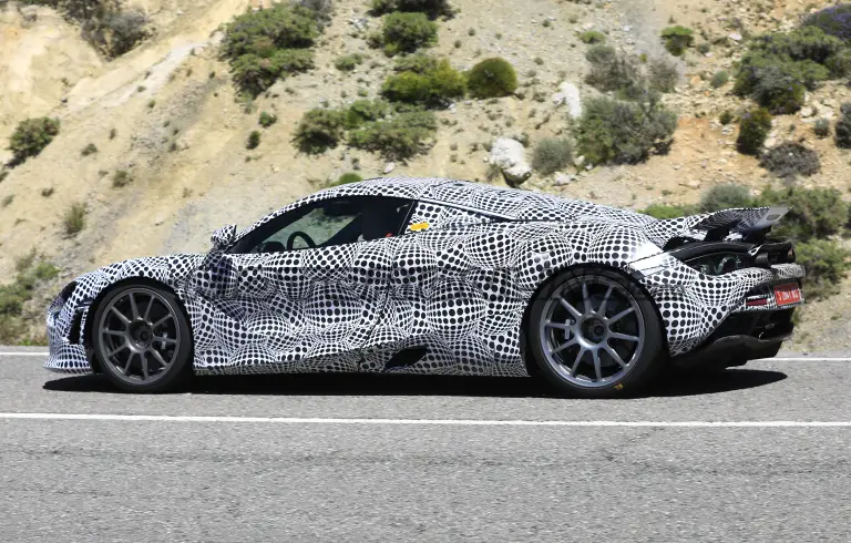 McLaren 720S Hybrid - Foto spia 21-05-2019 - 5