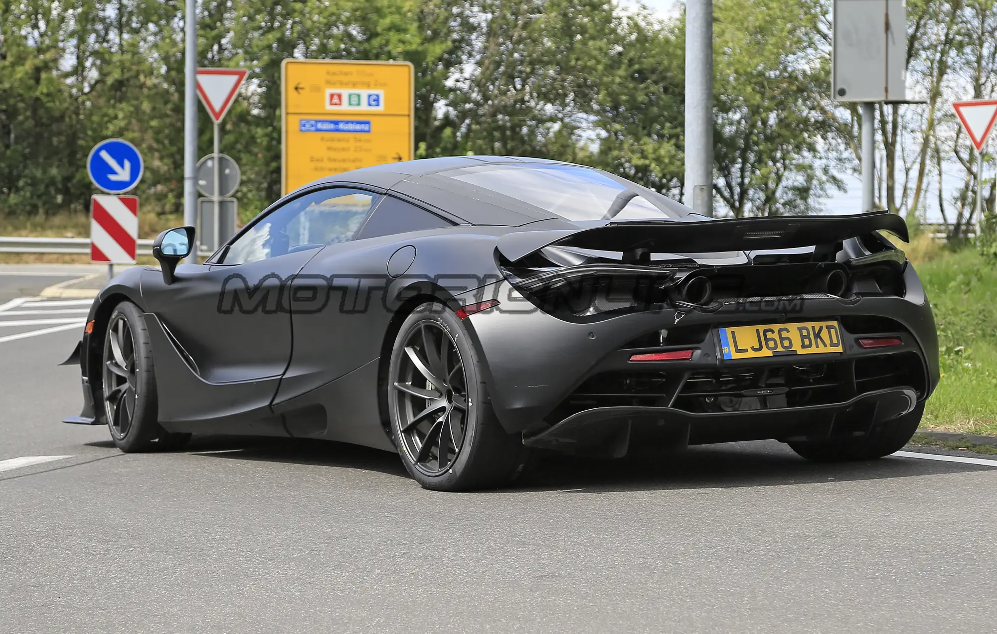 McLaren 750LT - Foto spia 02-09-2019 - 8