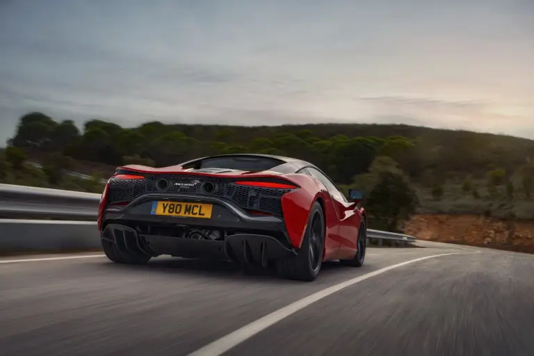 McLaren Artura - 4