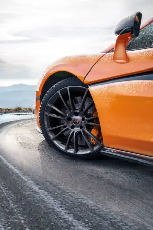 McLaren e Pirelli - gamma Sports Series inverno 2017