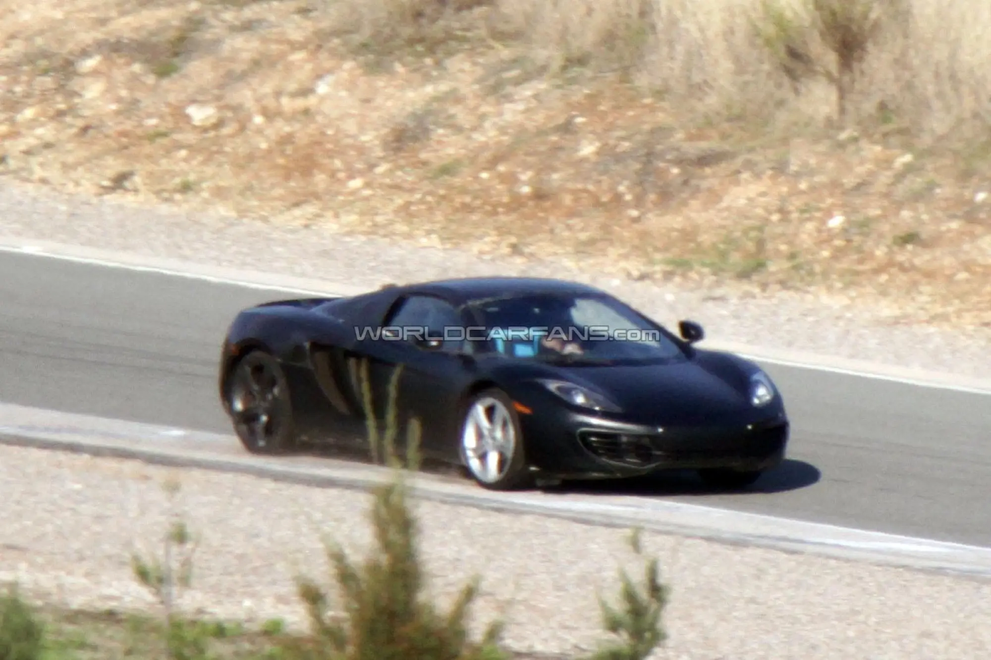 McLaren MP4-12C Spider - Foto spia 17-11-2011 - 4