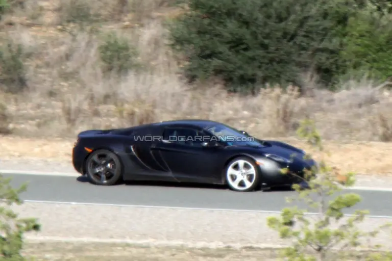 McLaren MP4-12C Spider - Foto spia 17-11-2011 - 10