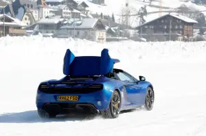 McLaren MP4-12C Spider sulla neve