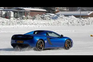 McLaren MP4-12C Spider sulla neve - 5