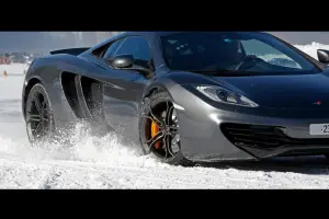 McLaren MP4-12C Spider sulla neve - 6