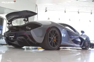 McLaren P1 con vernice metallizzata Flintgrau