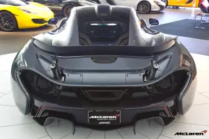 McLaren P1 con vernice metallizzata Flintgrau