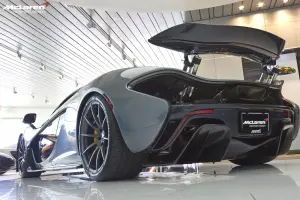 McLaren P1 con vernice metallizzata Flintgrau