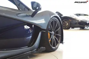 McLaren P1 con vernice metallizzata Flintgrau