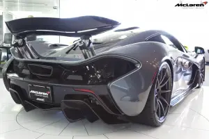 McLaren P1 con vernice metallizzata Flintgrau