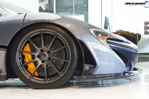 McLaren P1 con vernice metallizzata Flintgrau