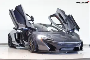 McLaren P1 con vernice metallizzata Flintgrau