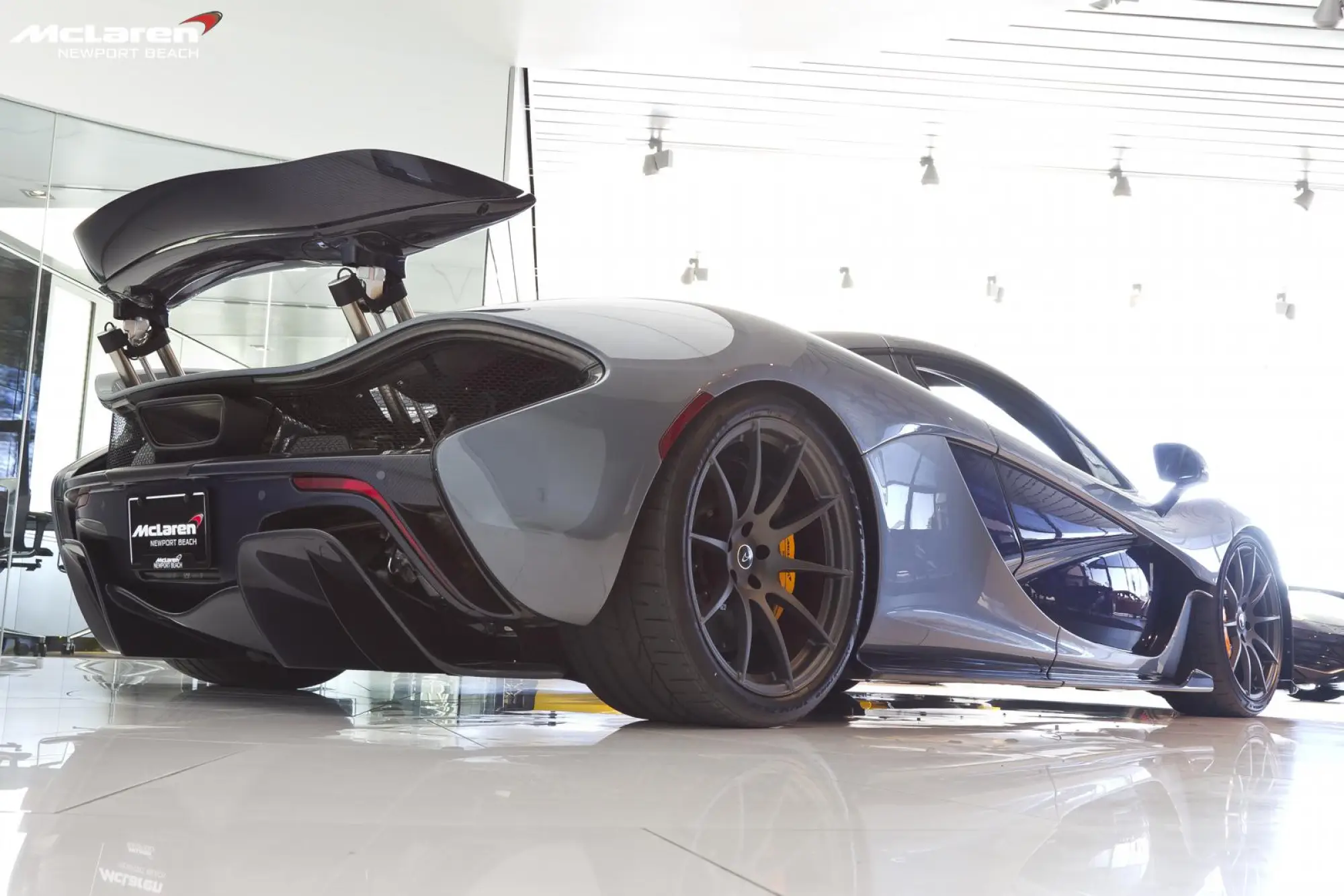 McLaren P1 con vernice metallizzata Flintgrau - 47