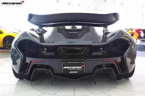 McLaren P1 con vernice metallizzata Flintgrau