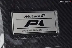 McLaren P1 con vernice metallizzata Flintgrau