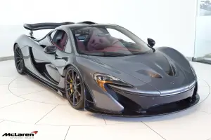 McLaren P1 con vernice metallizzata Flintgrau