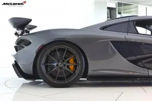 McLaren P1 con vernice metallizzata Flintgrau