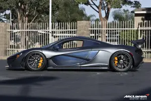 McLaren P1 con vernice metallizzata Flintgrau