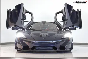 McLaren P1 con vernice metallizzata Flintgrau