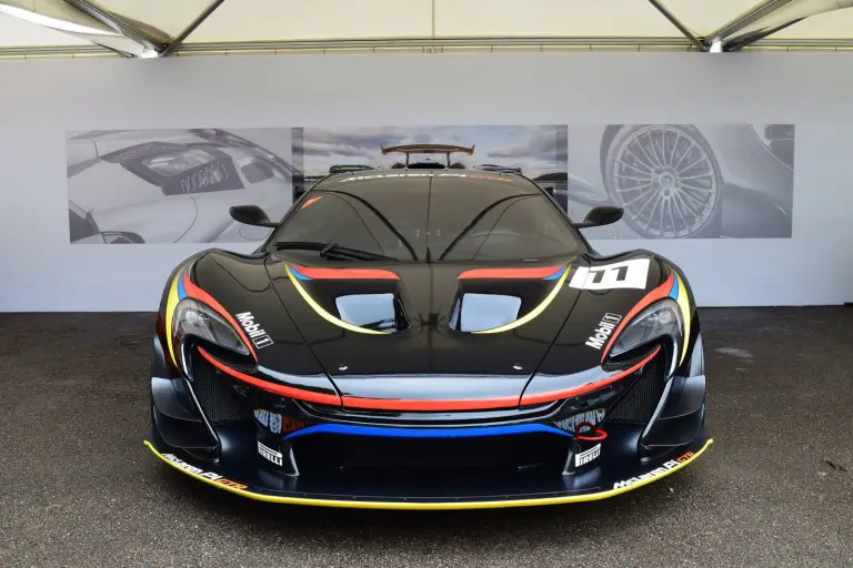 McLaren P1 GTR James Hunt Special Edition - 11