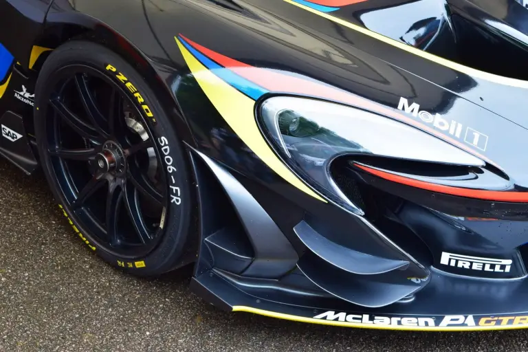 McLaren P1 GTR James Hunt Special Edition - 2