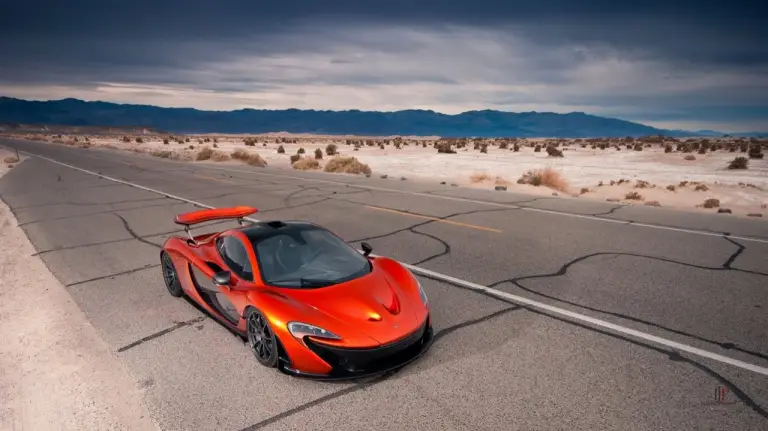 McLaren P1 nella Death Valley - Folk Photography - 2
