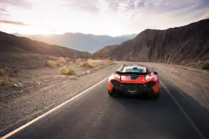 McLaren P1 nella Death Valley - Folk Photography - 4