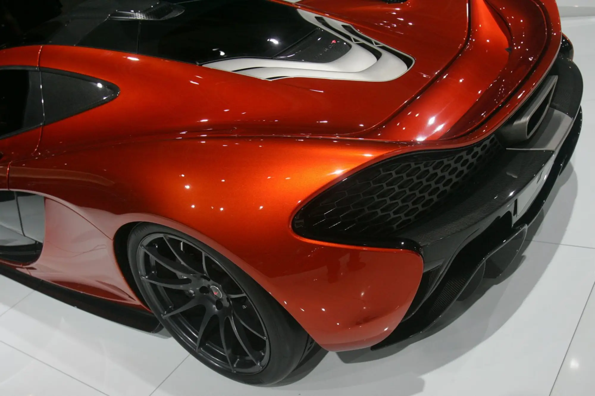 McLaren P1 - Salone di Parigi 2012 - 4