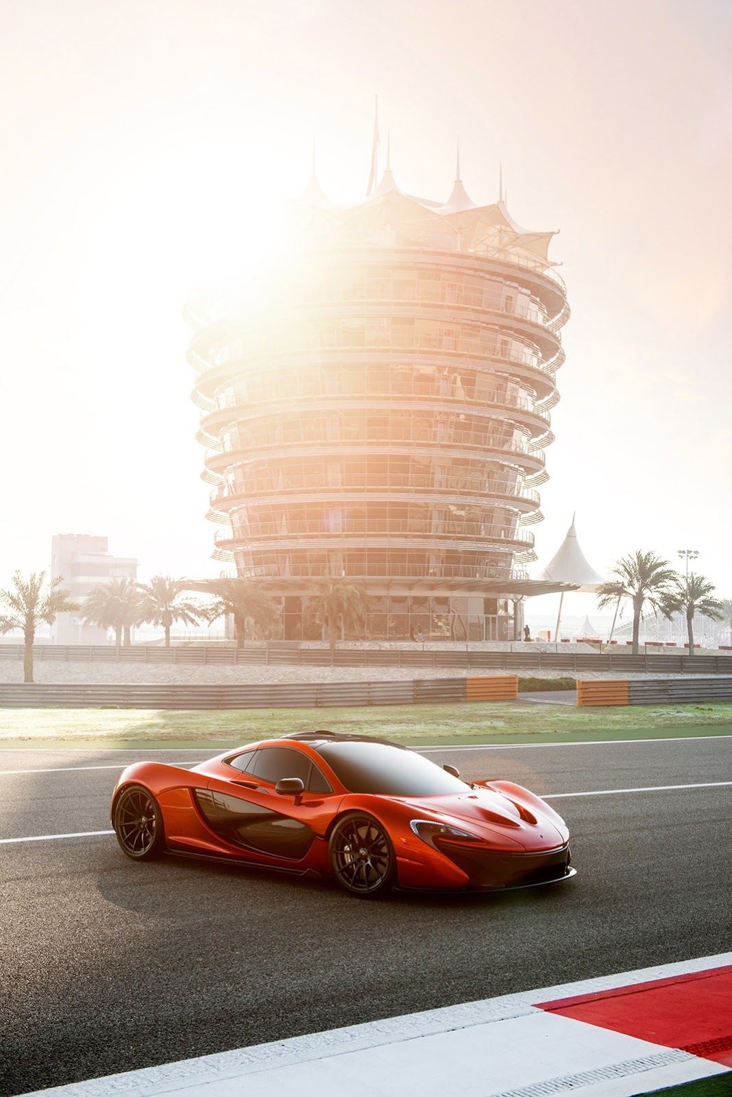 McLaren P1 sul Bahrain International Circuit