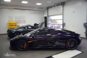 McLaren P1 viola 