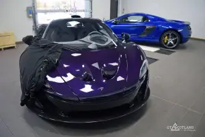 McLaren P1 viola 