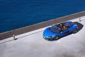 McLaren Red 720S e Vega Blue 570S Spider