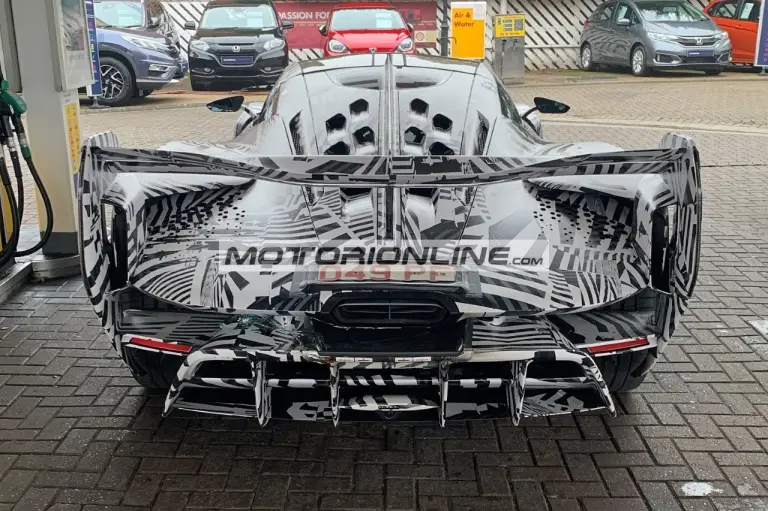 McLaren Sabre - Foto spia 15-12-2020 - 4